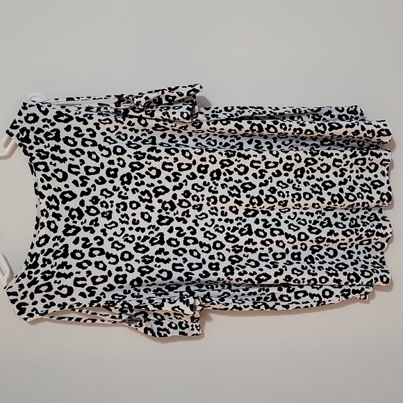 Cold Shoulder Leopard Print Top - Picture 4 of 8